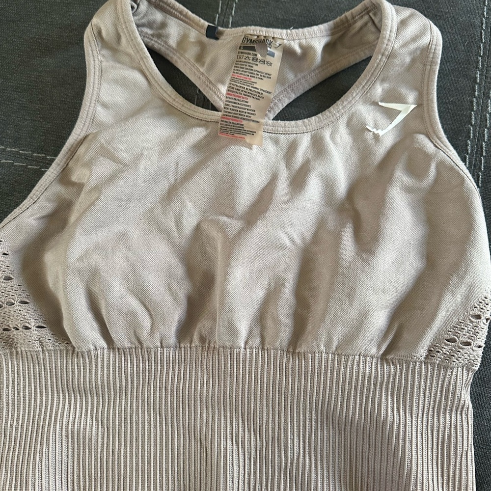 Medium gym shark sports bra